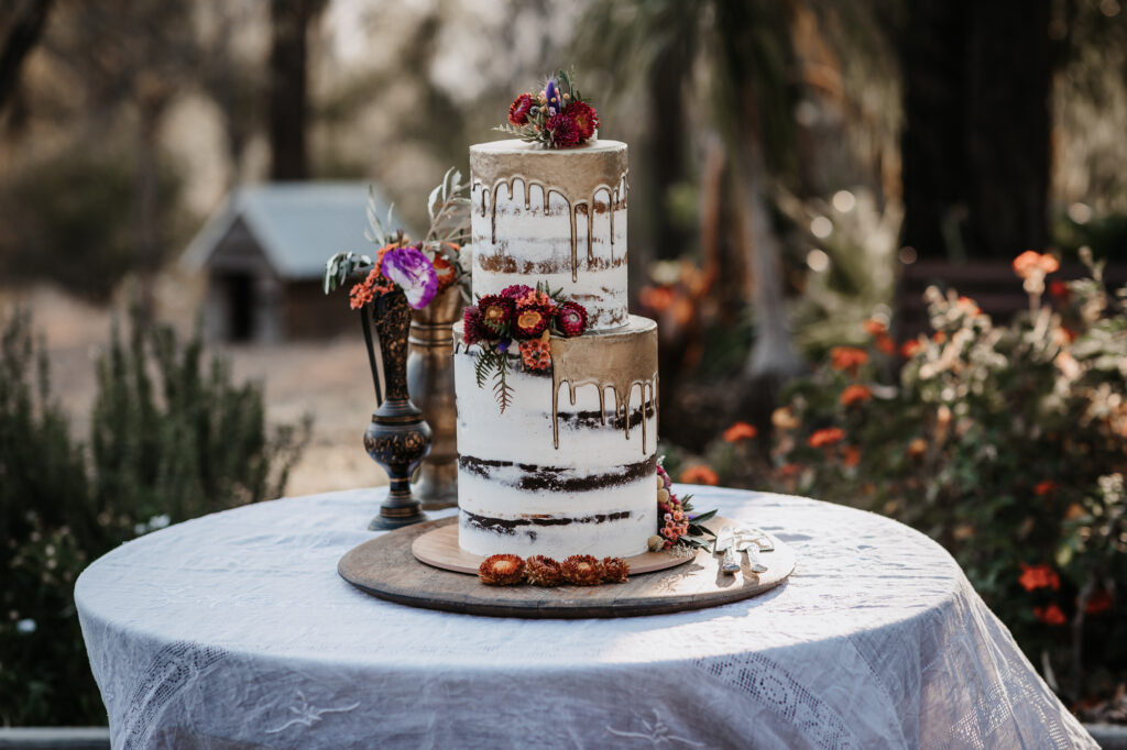 stunning wedding cake broke, new