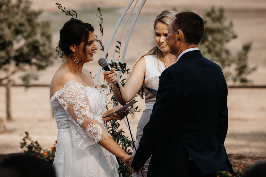 bride saying her vows at the alter