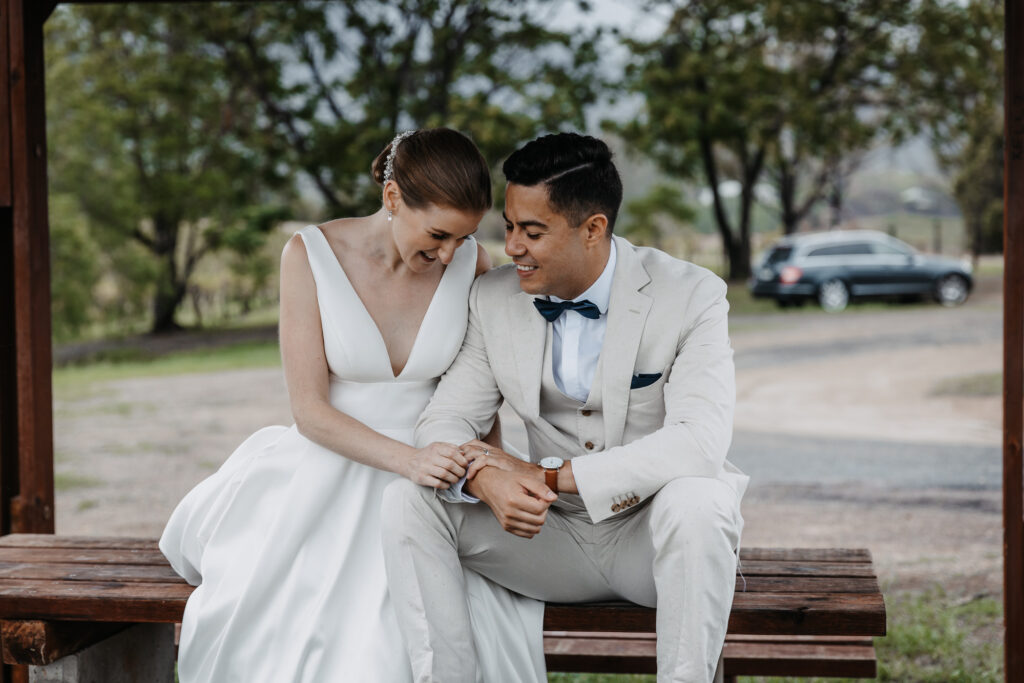 bride and groom in the rain in the hunter valley