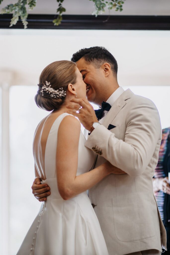 the first kiss at a hunter valley wedding