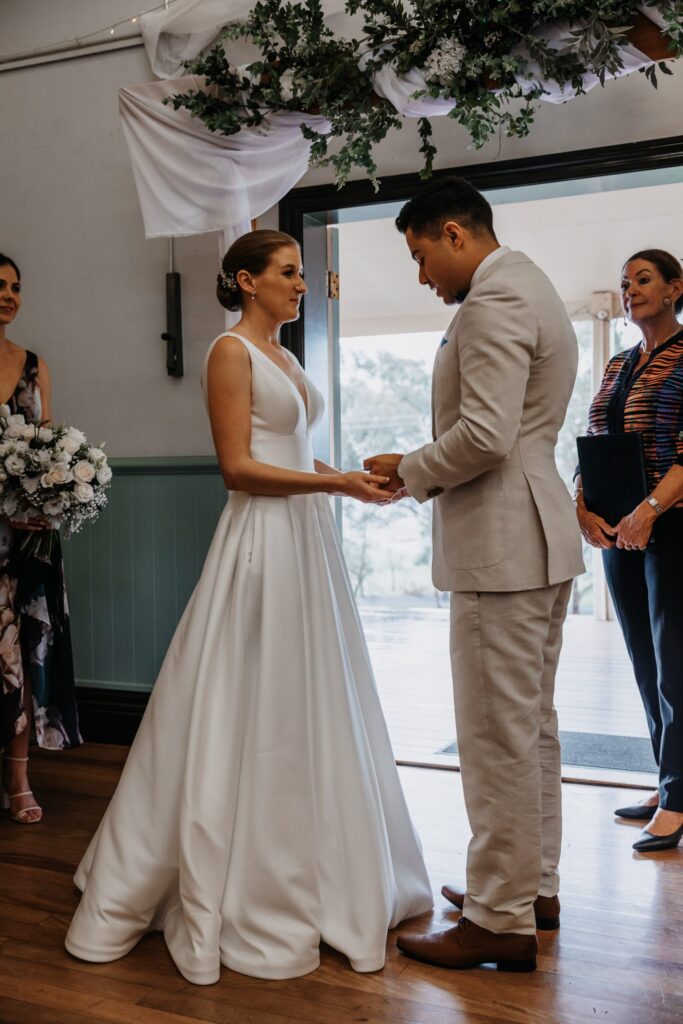 bride and groom getting married in the hunter valley