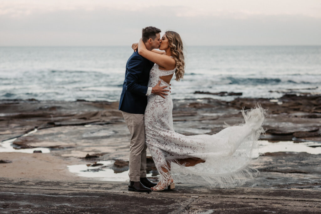 couple shoot newcastle beach