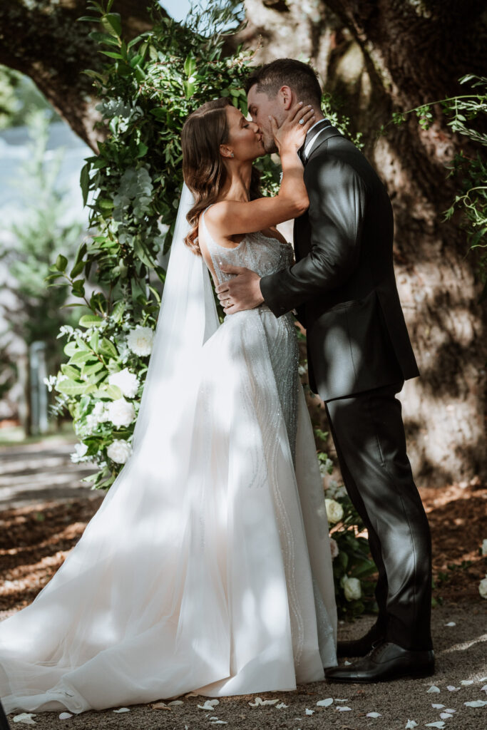 Husband and wife first kiss