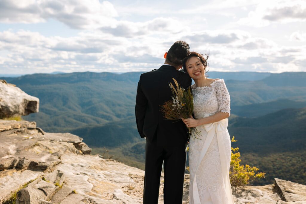 Engaged couple having an engagement session at the top of the blue mountains