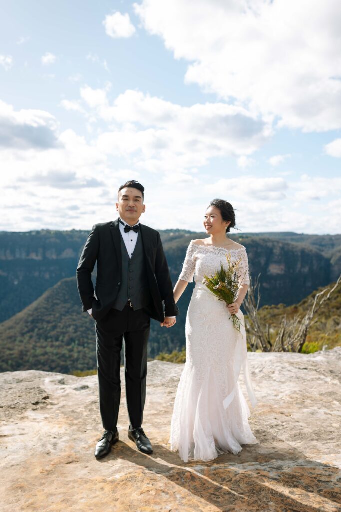 Engaged couple having an engagement session at the top of the blue mountains